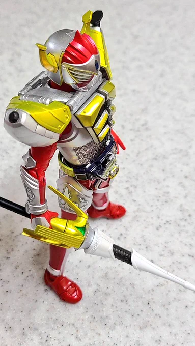 バロンはなんだかんだでかっこいいし 割と好きだった鎧武のライダー 真骨彫の炎上は残念だったけど 素体は良いんだよ… それ以上にアーマーがカチャカチャして不安定なのが気になったなぁ 鎧武はがっちり固定されてたのに…