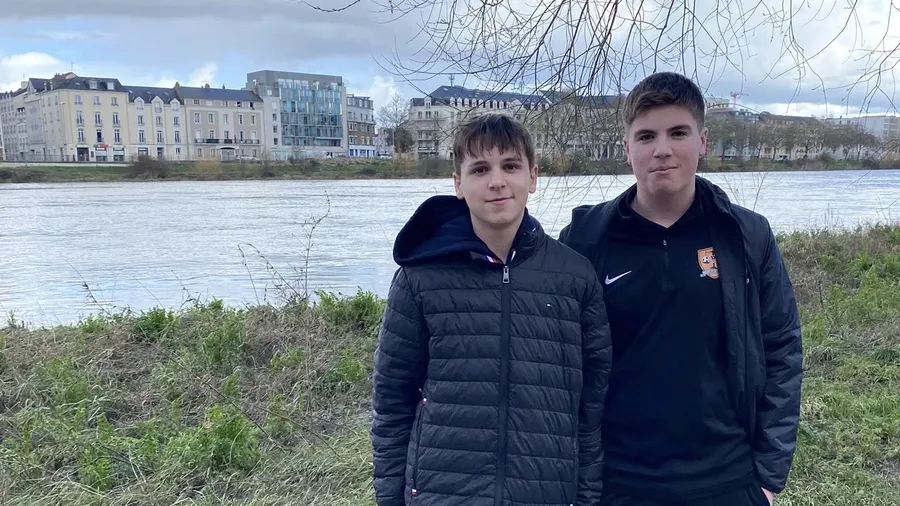 la1ere's tweet photo. ⚽"Ils ne réalisent pas encore" : deux jeunes talents de Saint-Pierre et Miquelon vont découvrir les exigences du football de haut niveau près de Nantes

➡️Maxence et Arthur participent à l'Opération Jeunes Talents de la FFF cette semaine

https://t.co/NeTniaRL4h https://t.co/UPrPp1cN5m
