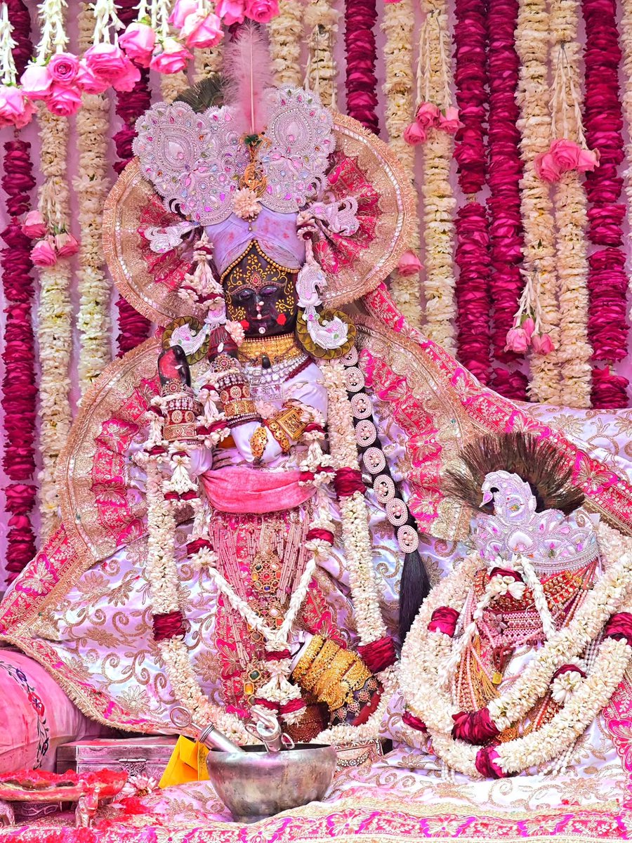 RadhaMarg's tweet photo. राधावल्लभ श्री हरिवंश 🩷 https://t.co/H6V718TDKH