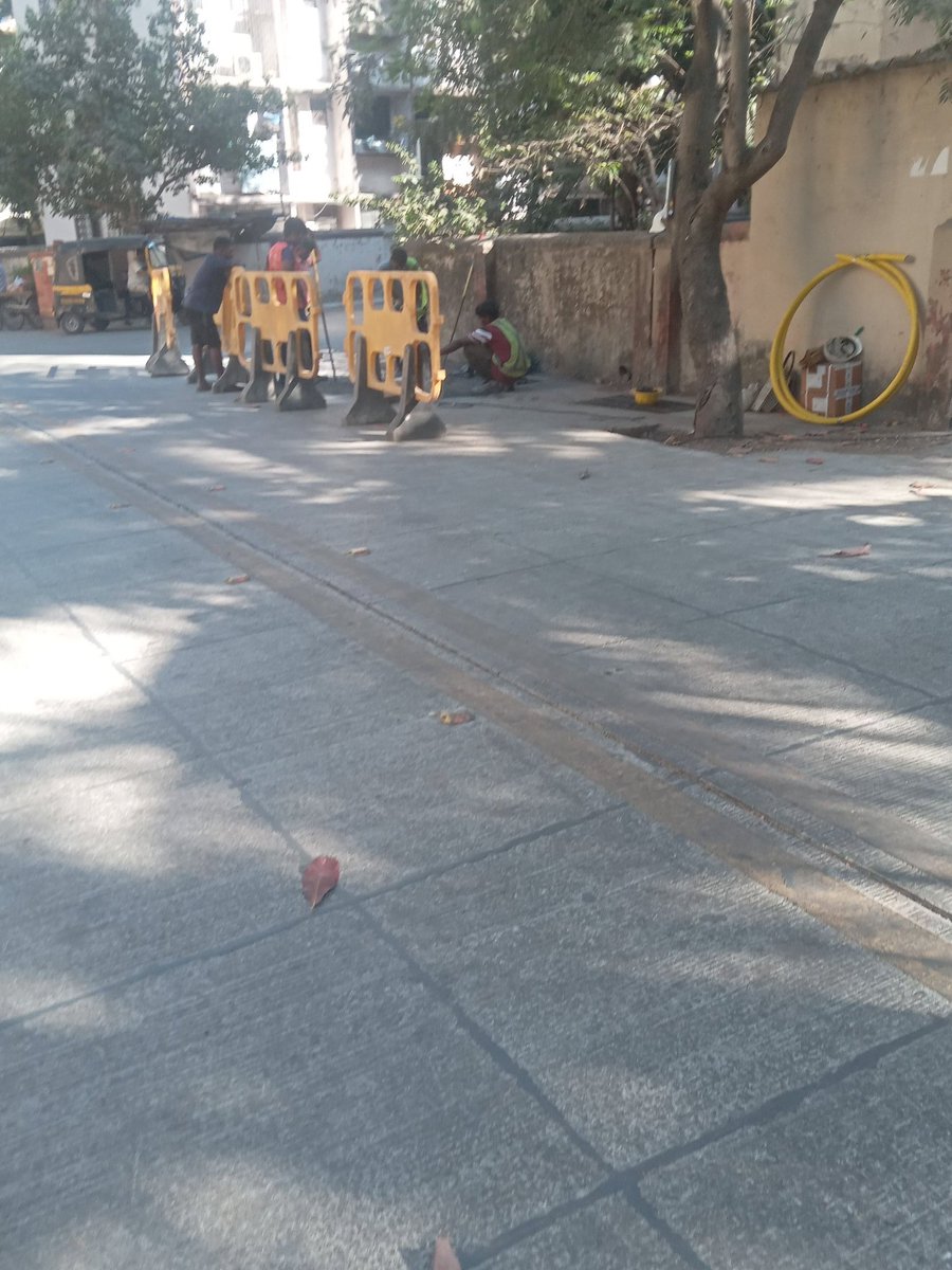 cp8332's tweet photo. @mybmc @mybmcWardRC
A new cement road that had not even completed 1 year is being dug by Adani electricity..
Citizens faced hardship when cement road was made.. breath dust for 3 to 6 months &amp; finally they will put cheap damber on it..
Near Yogi heritage chs, yoginagar borivali W https://t.co/7OaN6pGE9Q