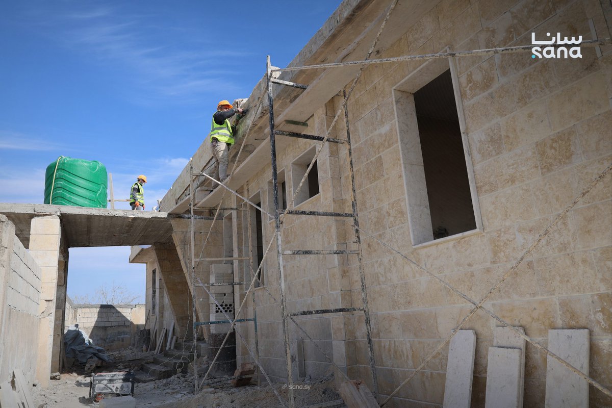 SANAEnOfficial's tweet image. Ten health centers in the southern Idlib countryside are under restoration in cooperation with UNICEF after they were damaged and put out of service by shelling by the deposed regime, local health officials said.

#Syria
#Idlib
#UNICEF
#SANA 
sana.sy/en/health/2299…