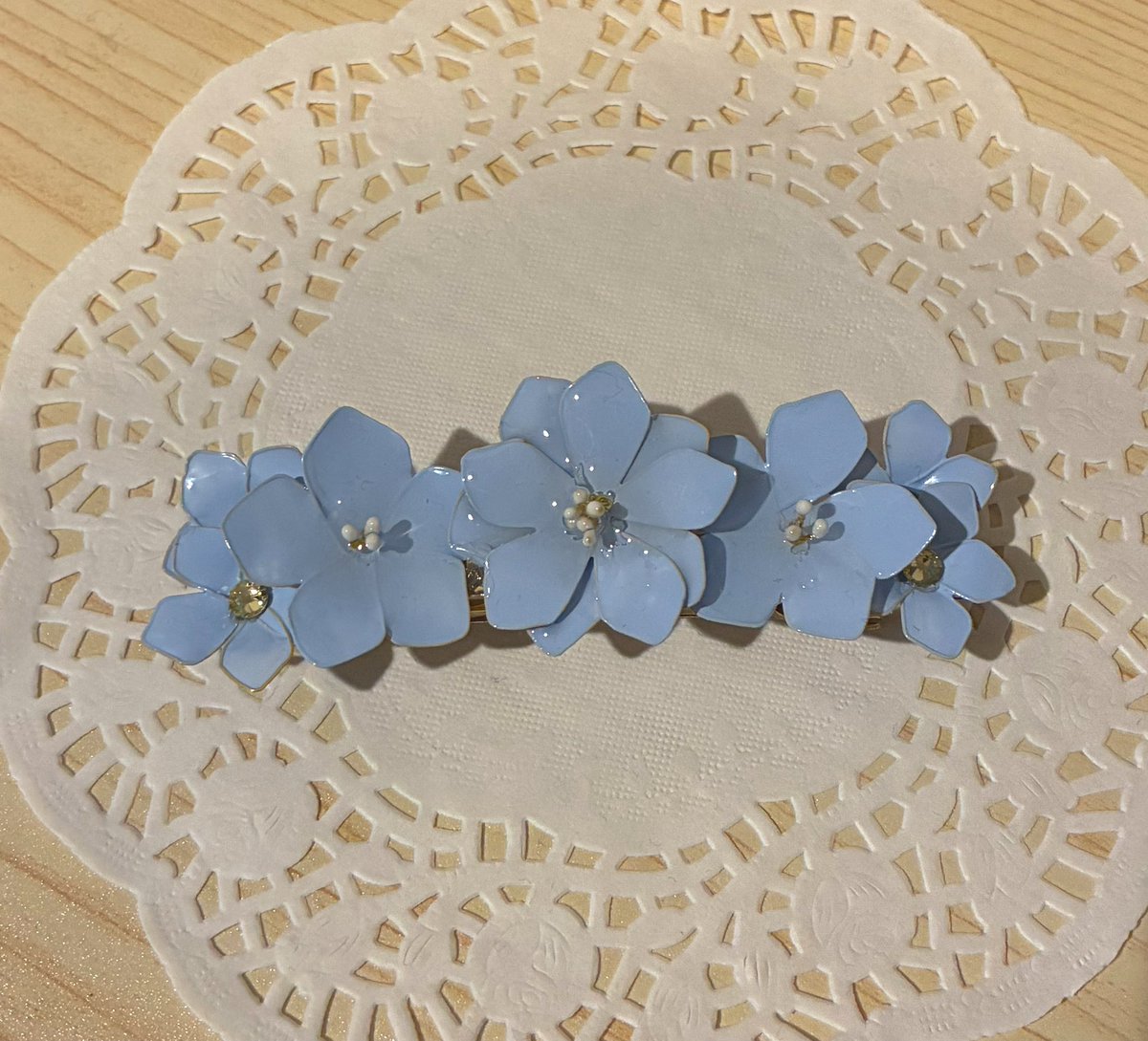 19deccm's tweet photo. フロスティブルー

#ハンドメイド #ハンドメイドアクセサリー
#マニキュアフラワー 
#バレッタ https://t.co/sdJok7Bm5a