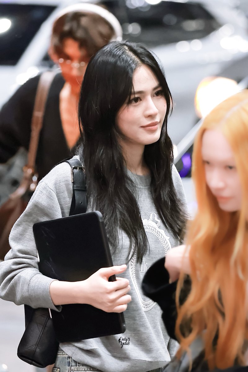 Onlyou_38's tweet photo. 260228 

LINGORM TAKEOFF TO DIORAW26
#LingOrmDiorAW26APTLook
#LinglingKwong  #LingOrm #Dior #DiorAW26 #PFW https://t.co/VosHarfbsV
