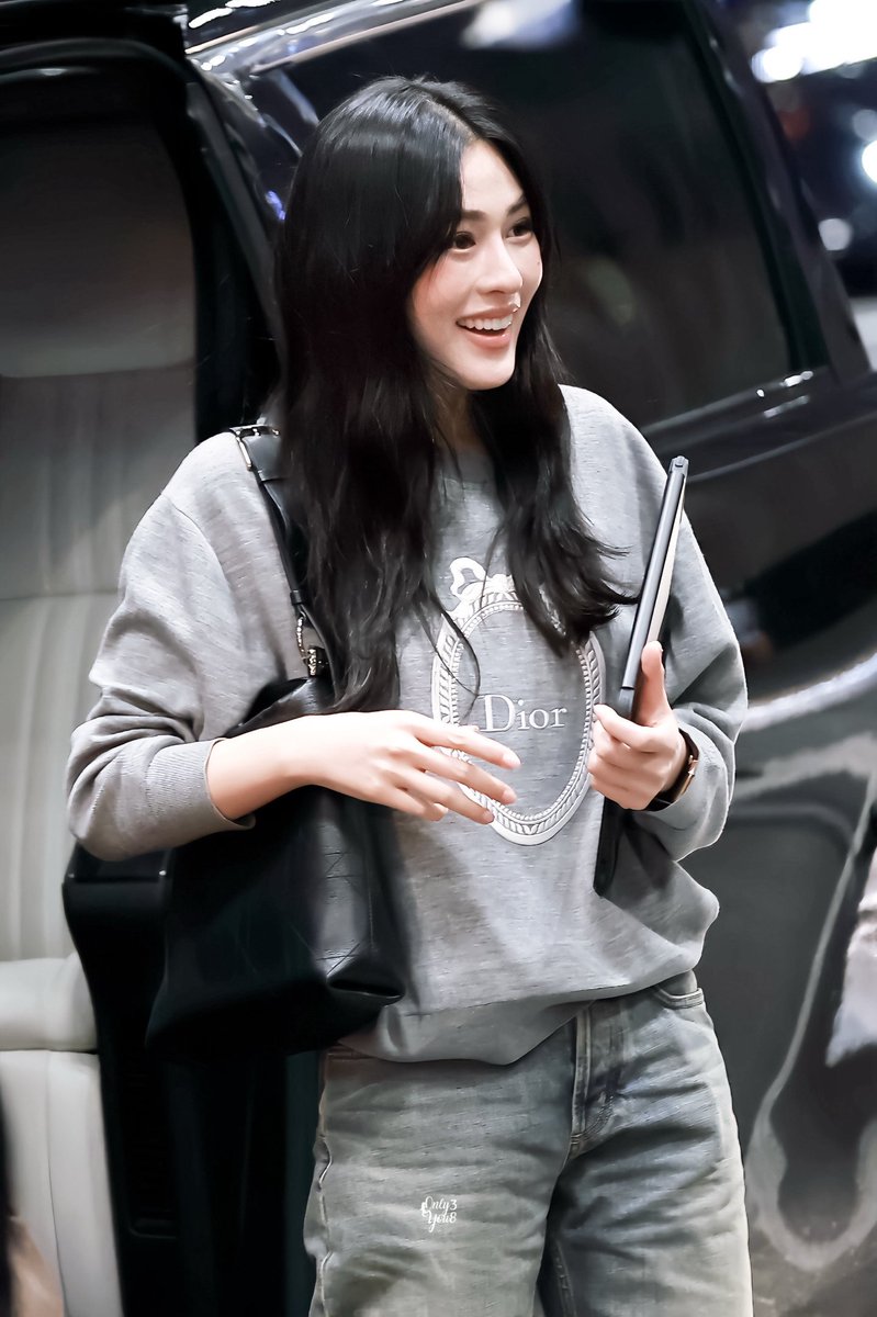 Onlyou_38's tweet photo. 260228 

LINGORM TAKEOFF TO DIORAW26
#LingOrmDiorAW26APTLook
#LinglingKwong  #LingOrm #Dior #DiorAW26 #PFW https://t.co/kcrcfhRvmc