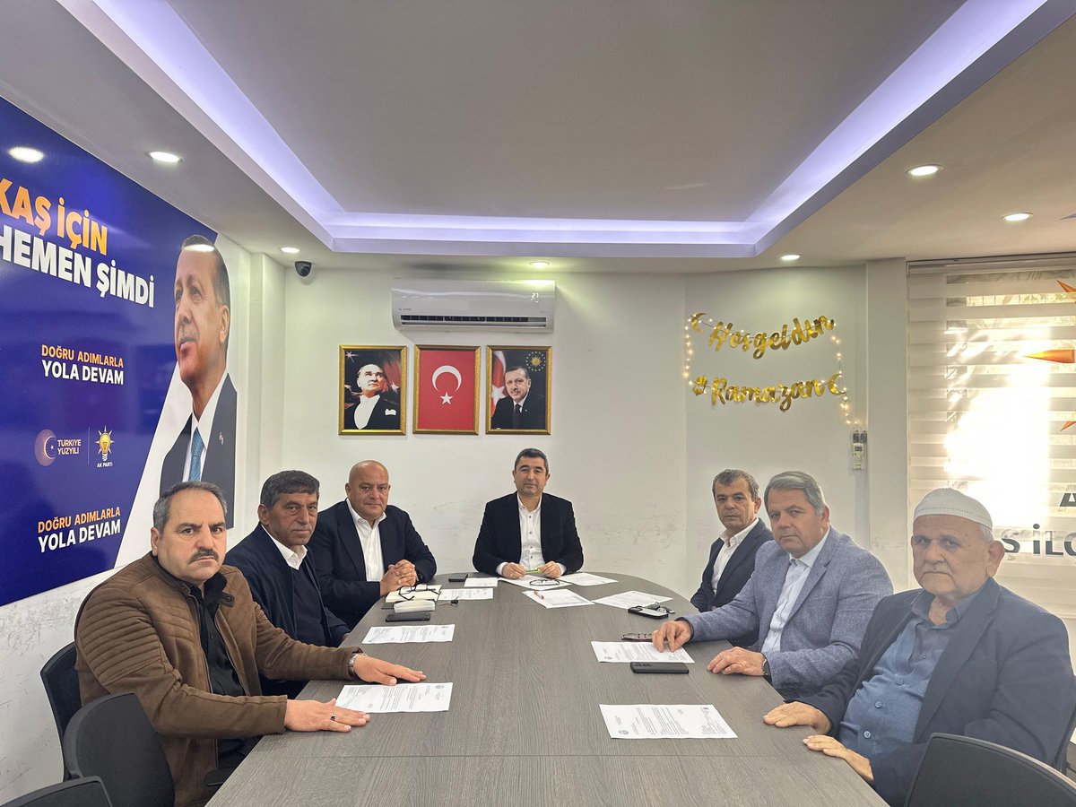 Mart ayı meclis grup toplantımızı parti binamızda gerçekleştirdik. 

Toplantımızın hayırlara vesile olmasını diliyorum.