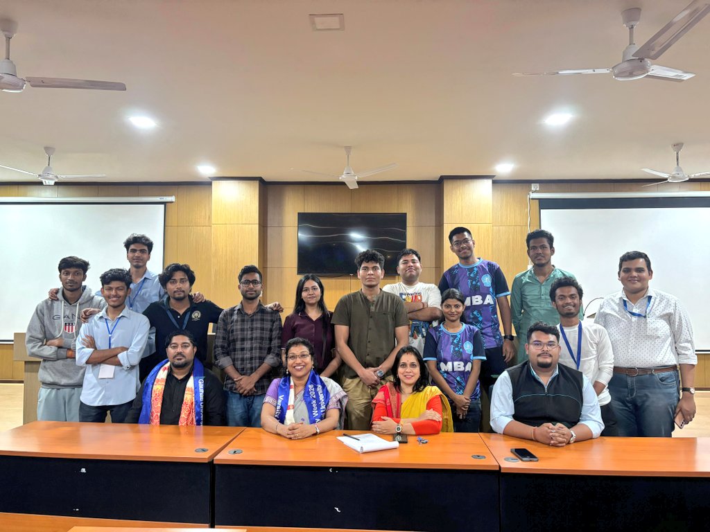 GauhatiUniv's tweet photo. Group Discussion 🗣️
Ideas flowing, perspectives growing ~ thoughtful dialogue fostering confidence, clarity and true collaboration.
#GUVarsityWeek2026 #GroupDiscussion https://t.co/E2od6JyQO2