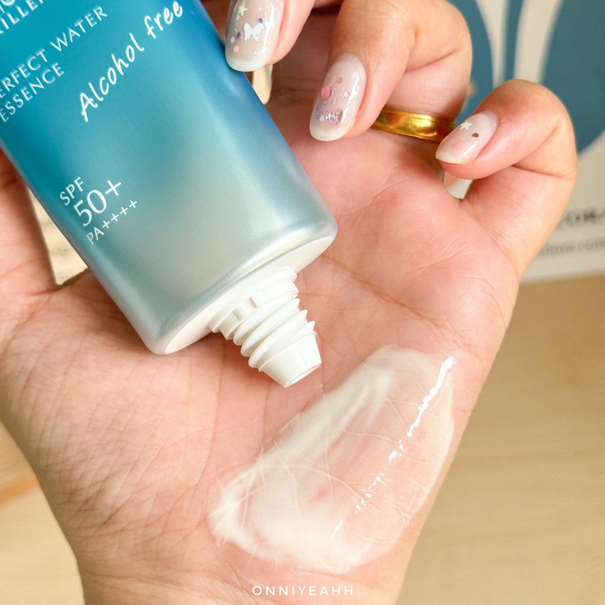 wch_reviews's tweet image. เพิ่งรู้ว่า Kissme มีกันแดดด้วย SUNKILLER Perfect Water Essence N มี SPF50+ PA++++ ป้องกันทั้งรังสี UVA,UVB เนื้อบางเบา เกลี่ยง่าย ซึมไวมาก สามารถใช้เป็นเมคอัพเบสได้ อ่อนโยน สบายผิวสุดๆๆ🫶🏻 #Kissmethailand #KissmeSunkiller #Sunscreen