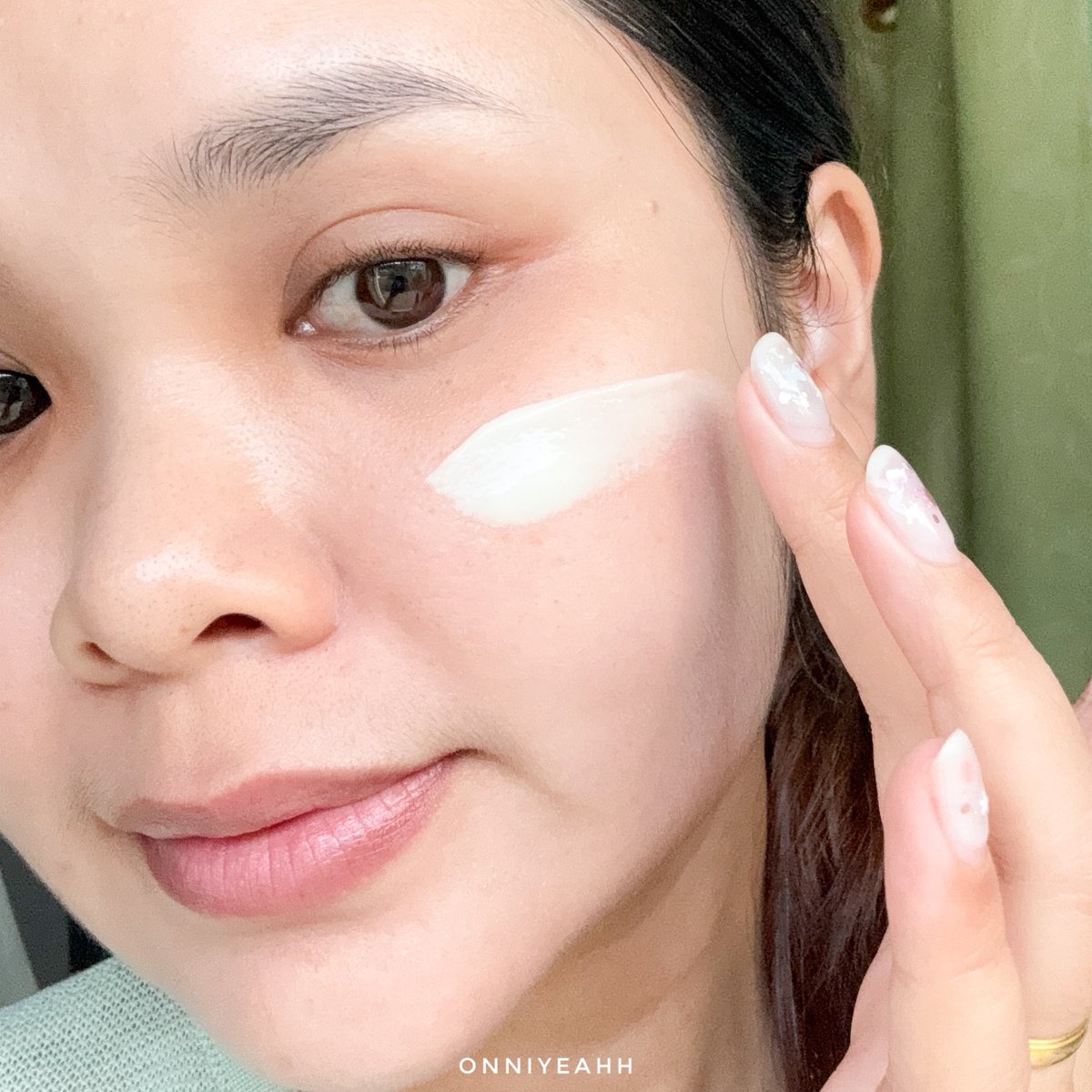 wch_reviews's tweet image. เพิ่งรู้ว่า Kissme มีกันแดดด้วย SUNKILLER Perfect Water Essence N มี SPF50+ PA++++ ป้องกันทั้งรังสี UVA,UVB เนื้อบางเบา เกลี่ยง่าย ซึมไวมาก สามารถใช้เป็นเมคอัพเบสได้ อ่อนโยน สบายผิวสุดๆๆ🫶🏻 #Kissmethailand #KissmeSunkiller #Sunscreen