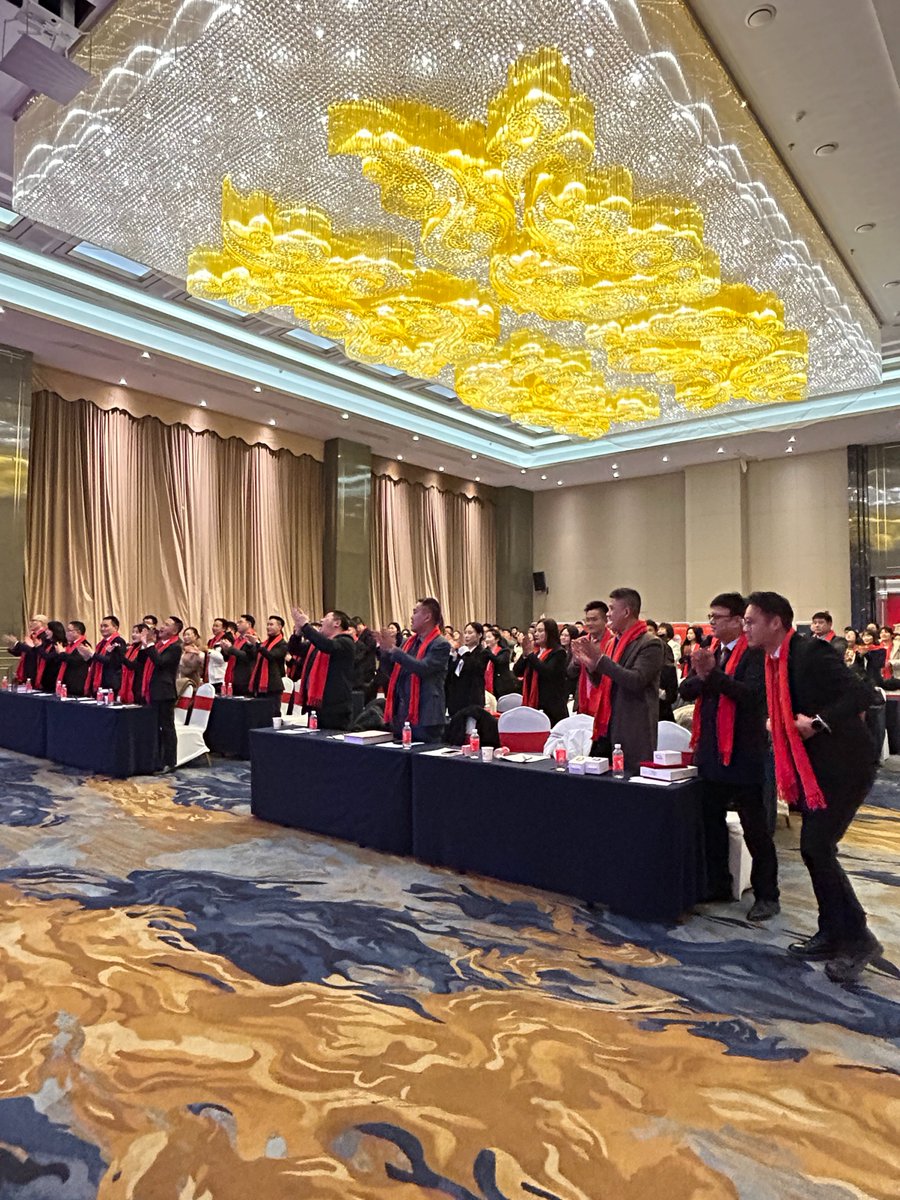 eth_gaitan92900's tweet image. Thrilled to share my latest training session with the team! Dived into data-driven problem-solving, hands-on tools, and real-world case studies. Grateful for the engaged energy—teamwork makes the dream work!  #ProfessionalDevelopment #TrainingSuccess