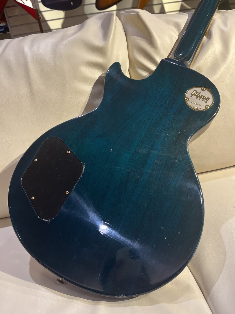 mikiame's tweet image. 【Gibsonフロア今日のチラ見せ👀】

南国の海っぽいレスポールが入荷致しました‼️

商品ページ👇
mikigakki.com/shop/g/gAME457…

#customshop #青色 #Gibson #エレキギター #amemura