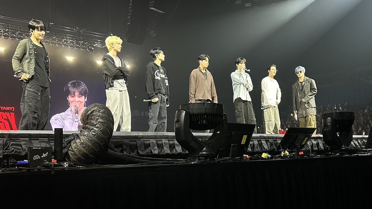 heartinsani's tweet photo. the empty space for san….. https://t.co/4eKkXvyLpn