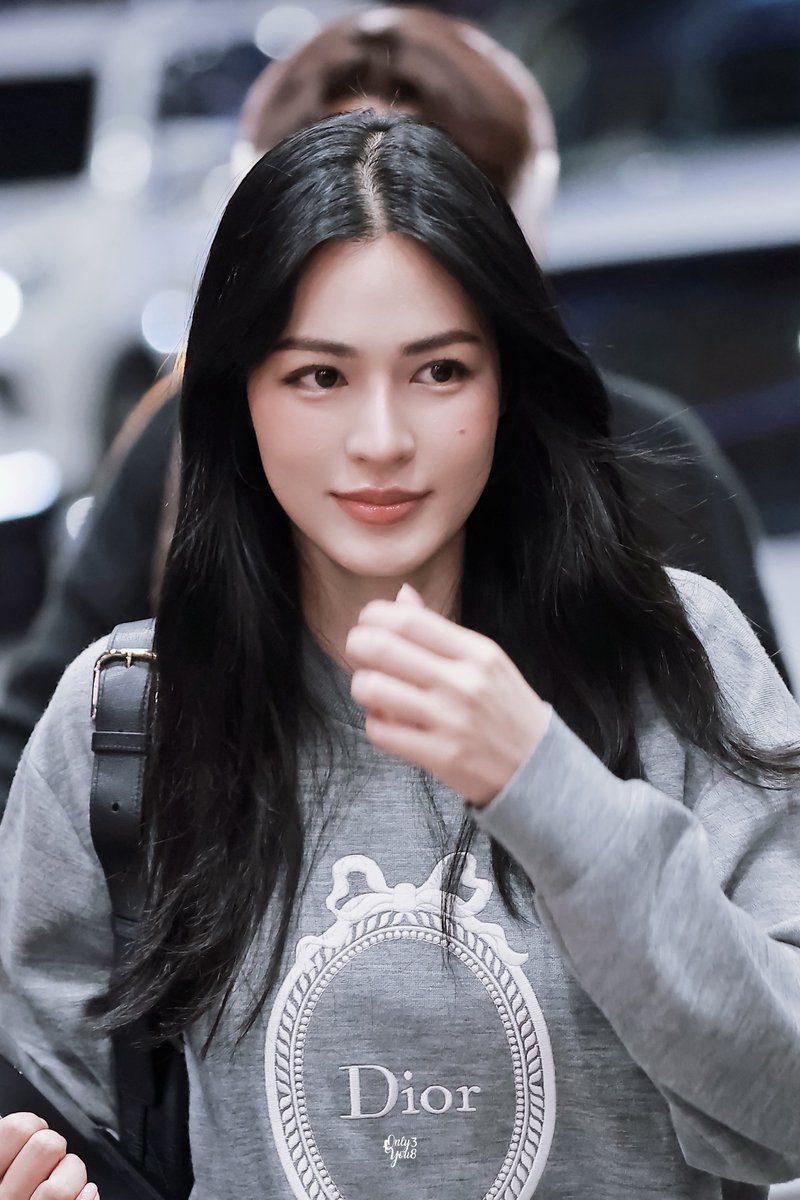 Onlyou_38's tweet photo. 260228 

LINGORM TAKEOFF TO DIORAW26
#LingOrmDiorAW26APTLook
#LinglingKwong  #LingOrm #Dior #DiorAW26 #PFW https://t.co/Ebs7M5zqfs