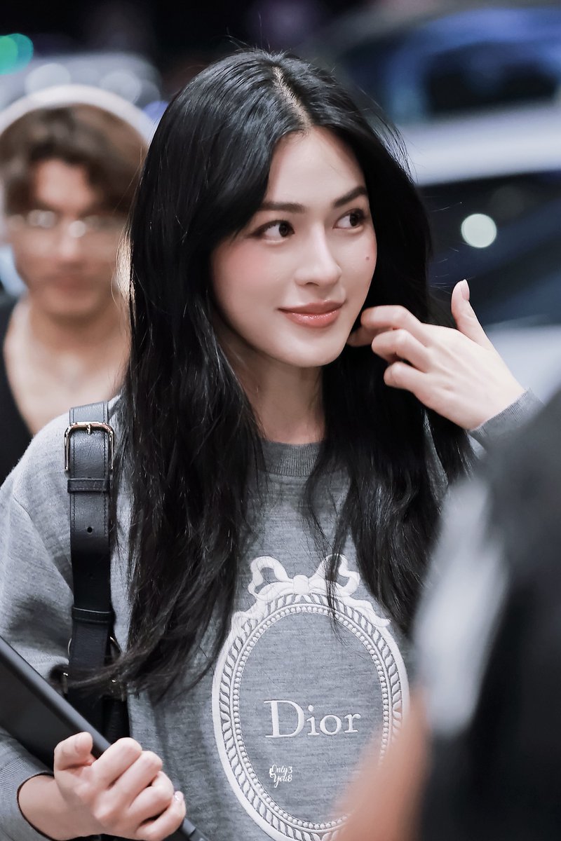 Onlyou_38's tweet photo. 260228 

LINGORM TAKEOFF TO DIORAW26
#LingOrmDiorAW26APTLook
#LinglingKwong  #LingOrm #Dior #DiorAW26 #PFW https://t.co/Ebs7M5zqfs