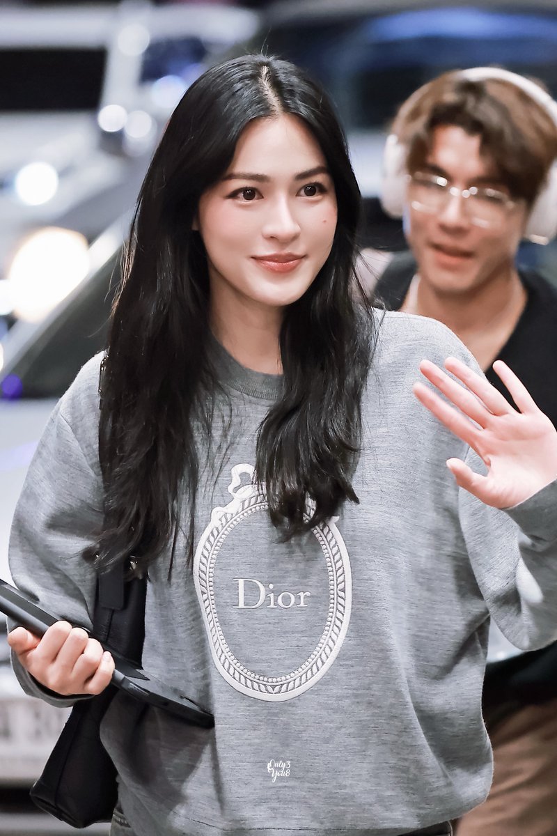Onlyou_38's tweet photo. 260228 

LINGORM TAKEOFF TO DIORAW26
#LingOrmDiorAW26APTLook
#LinglingKwong  #LingOrm #Dior #DiorAW26 #PFW https://t.co/DaT2GWIRmd