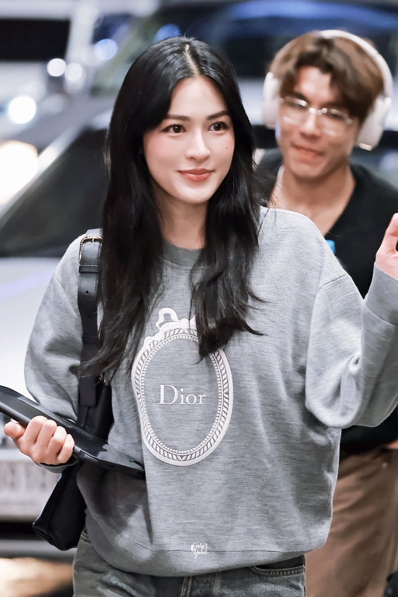 Onlyou_38's tweet photo. 260228 

LINGORM TAKEOFF TO DIORAW26
#LingOrmDiorAW26APTLook
#LinglingKwong  #LingOrm #Dior #DiorAW26 #PFW https://t.co/DaT2GWIRmd