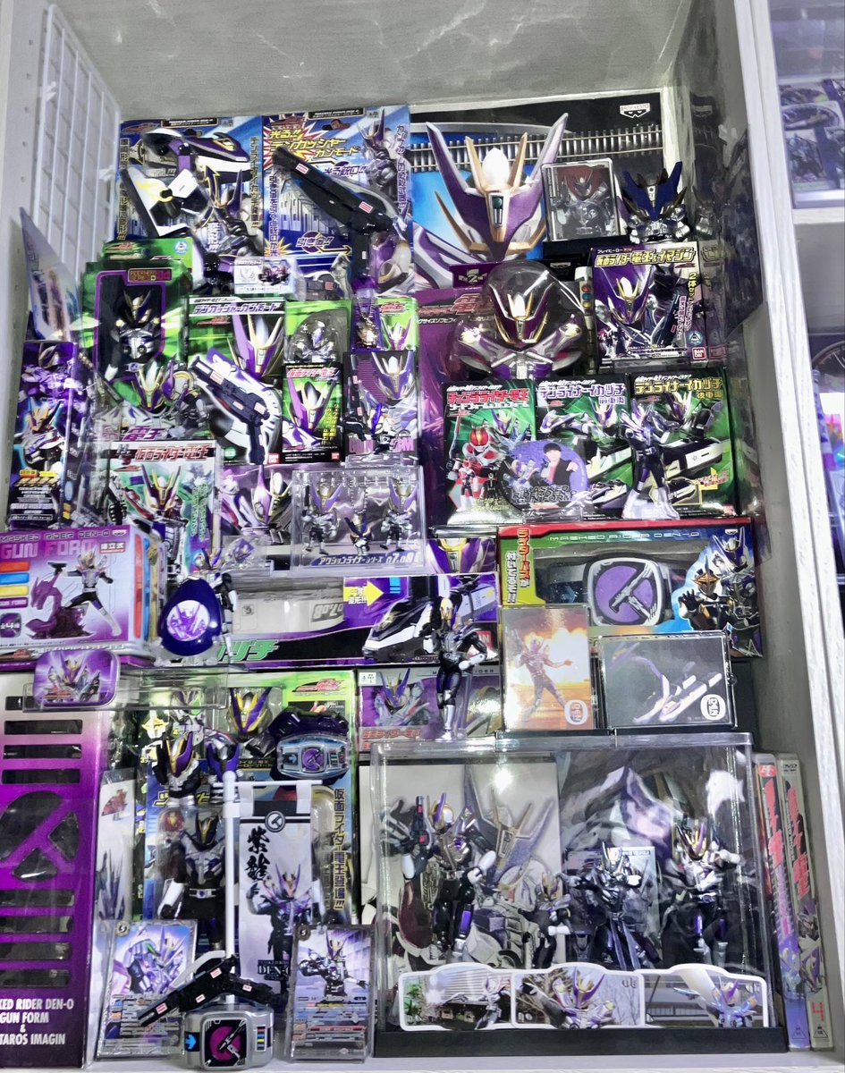 ガンフォーム棚1