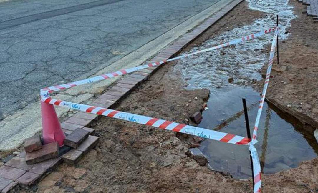 DA_GPL's tweet photo. Gauteng's water crisis isn't a shortage – it's Lesufi's governance collapse! 😡
SONA confirmed what residents live with every day: pipes leaking 30-60%, pump stations failing, maintenance abandoned, and grants misused for unrelated projects. No plan – just patchwork. Kliprivier pump station (announced 2024 for 600 ML/day)? Still zero water delivered.
Nico De Jager MPL lays out the DA plan to stabilise Gauteng fast:

1 Fix leaks first (war room + prioritise bulk).
2 Repair & maintain (pumps, valves, stop sewage mix).
3 Reduce pressure (valves cut losses 30%).
4 Fix governance (ring-fence budget, professionalise, performance contracts).
5 Target misuse (smart metering, illegal connections).
6 Expand supply (dams/reuse after fixing leaks).

A DA-led Gauteng would deliver an Infrastructure Master Plan with political will, discipline & execution. Residents deserve water – not excuses!
#DAatWork #RescueSA #DA_GPL #FixGauteng #VoteDA #WaterCrisis #InfrastructureMasterPlan #ServiceDeliveryNow

Read more: https://t.co/IfQOjMDBCP