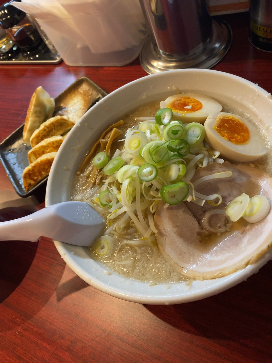 naritake_ramen's tweet photo. 創業祭２日目もお待ちしておりますー！！
各店舗の営業時間は以下よりご確認ください！

https://t.co/iM5Z9h1BYb https://t.co/LSExlWTFnr