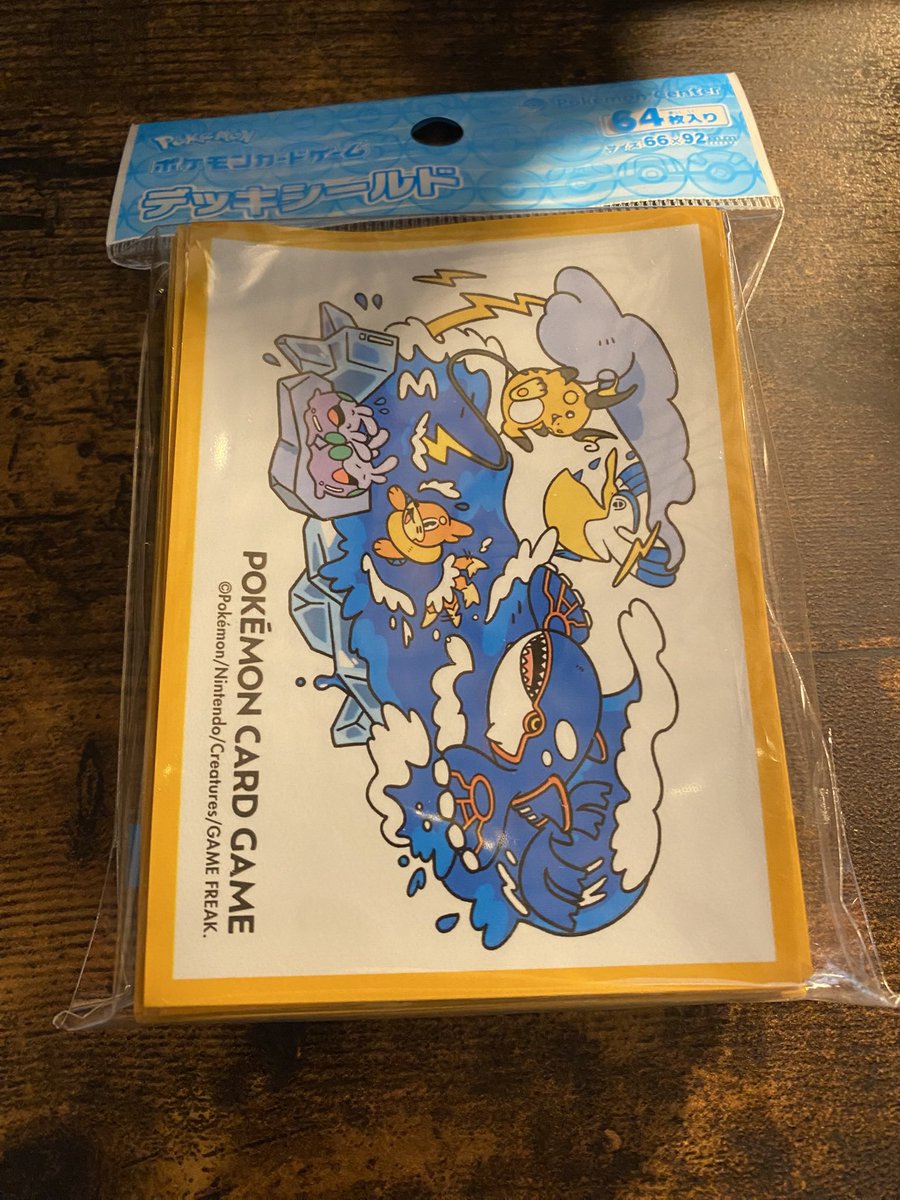Nd60Pj's tweet photo. 先週の水曜日にポケモンセンターメガトーキョーに行ってきたときに購入したもの。カイオーガたちのスリーブが気に入ったので、これで #サニチャンフェスタ に持っていく！ https://t.co/i48nDtZpBa