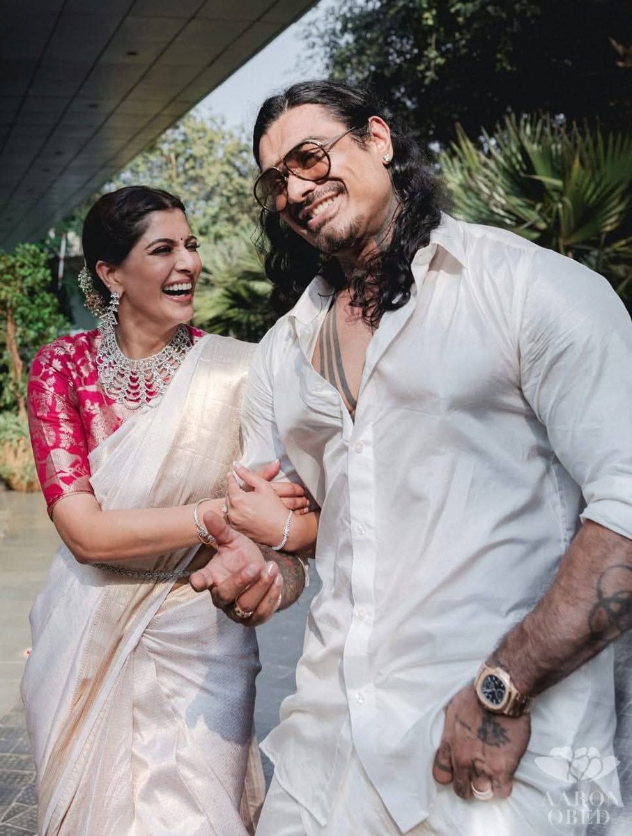 kayaldevaraj's tweet photo. #Throwback 2024 March 1st
Actress Varalaxmi gets engaged to gallerist #NicholaiSachdev in an intimate ceremony in Mumbai
#VaruSarathkumar #Varalaxmi #VaralaxmiSarathkumar
#Sarathkumar #Radikaa https://t.co/ZJNHZeBRn1