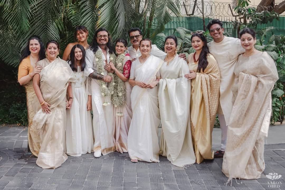 kayaldevaraj's tweet photo. #Throwback 2024 March 1st
Actress Varalaxmi gets engaged to gallerist #NicholaiSachdev in an intimate ceremony in Mumbai
#VaruSarathkumar #Varalaxmi #VaralaxmiSarathkumar
#Sarathkumar #Radikaa https://t.co/ZJNHZeBRn1