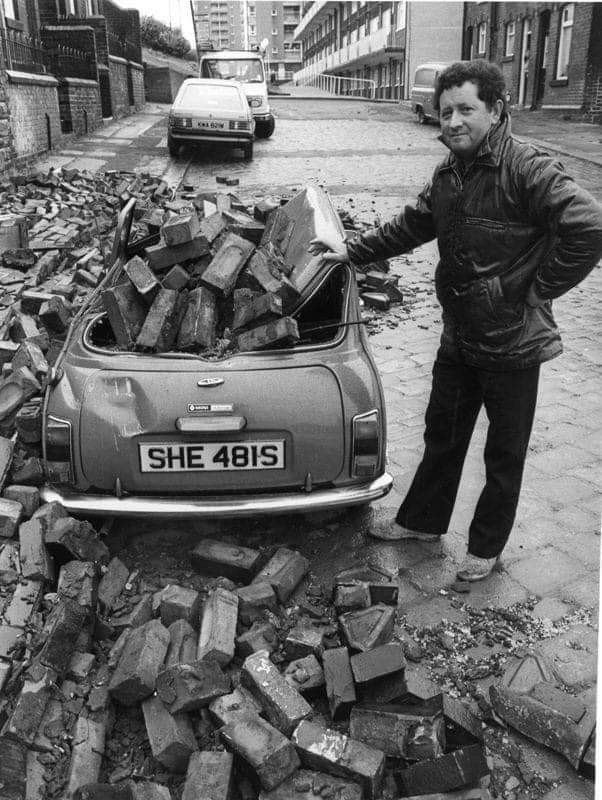 GeorgeCochrane1's tweet image. Today's *Bonus *Extra *Additional *Superfluous *Unnecessary #MiniMonday #Mini Caption Competition 

1 - There is no prize 
2 - I accept no responsibility for any/all responses