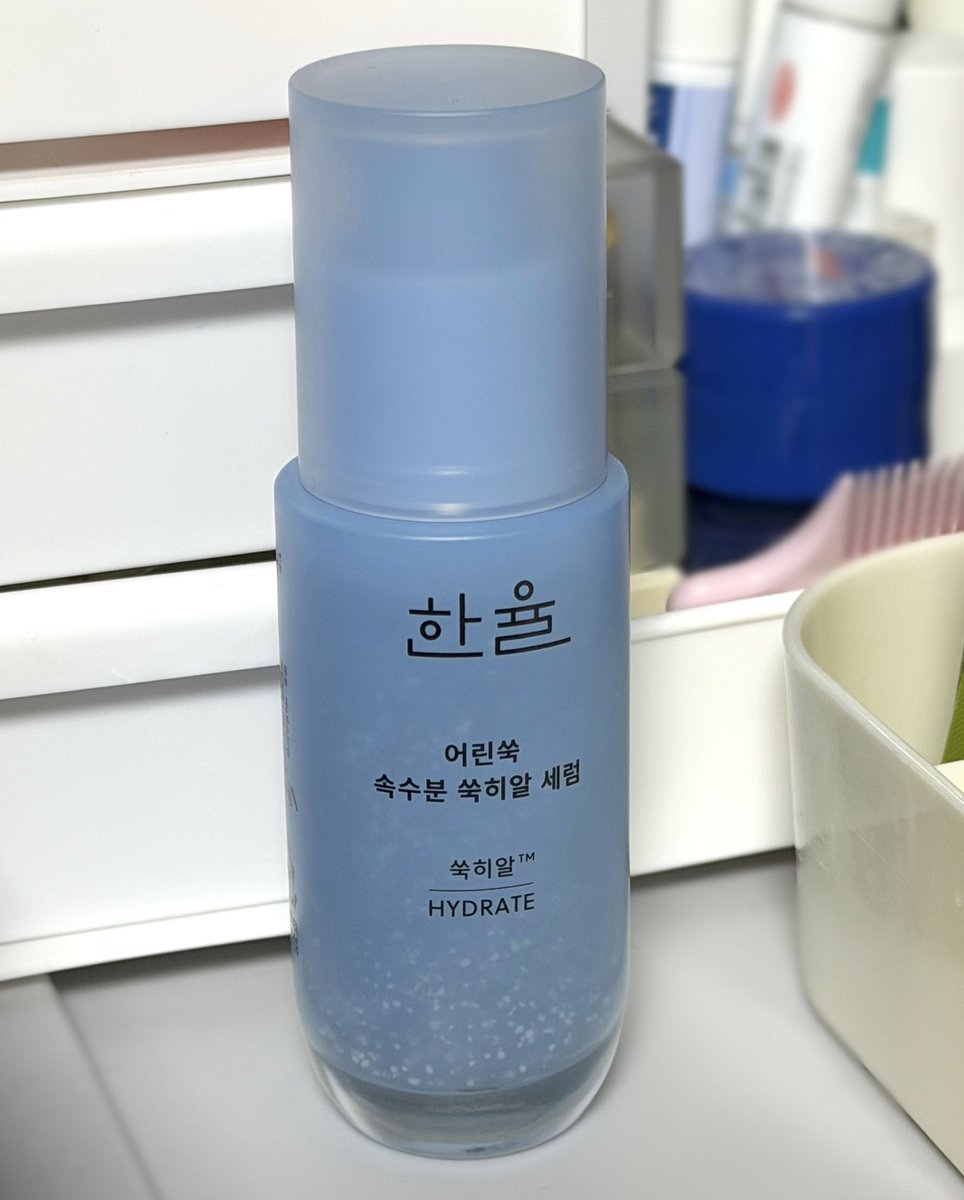 #광고 #RT이벤트 
RT추첨 3분께 한율 쑥히알 세럼 본품 1개를 보내드립니다🩵(당발 3/7)

번들거리는 유분은 잡고 속수분만 꽉 채워주는 한율 쑥히알 세럼!! 지난 번 데일리로 잘 사용중이라는 후기를 보신 담당자님께서 감사하게도 팔로워분들을 위해 RT 이벤트를 지원해 주셨어요🥹 자세한 설명은