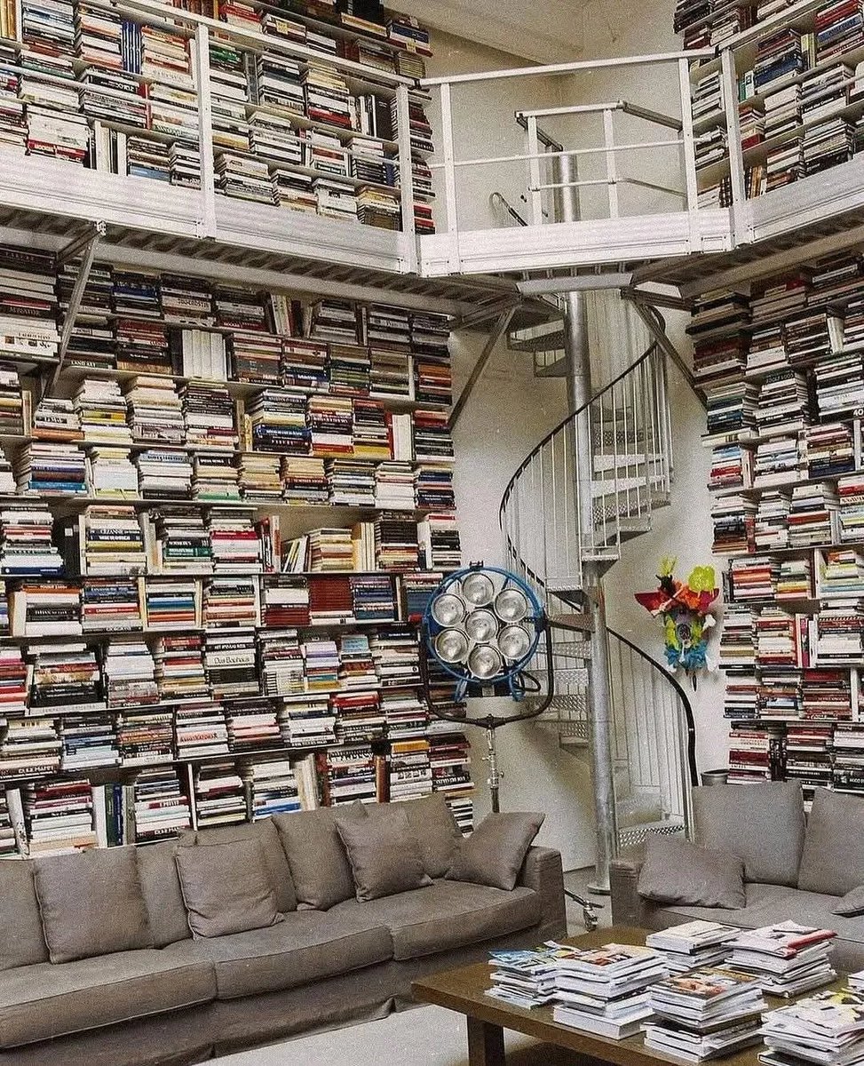 HardestFitPics's tweet photo. Karl Lagerfeld inside his 300,000 book library in Paris, France 📚 https://t.co/8SSRMhdnkt