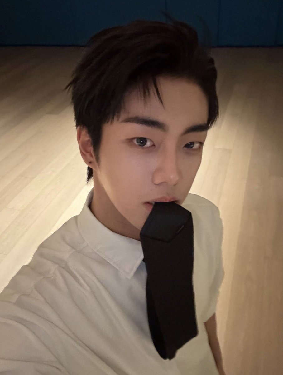 qctummnnn's tweet photo. 이제 곧 데뷔?😍😍😍 https://t.co/5ExvsacR0S