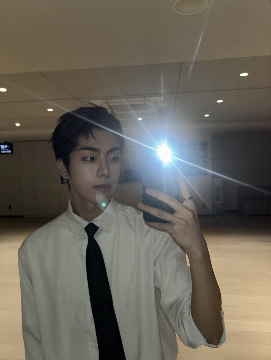 qctummnnn's tweet photo. 이제 곧 데뷔?😍😍😍 https://t.co/5ExvsacR0S