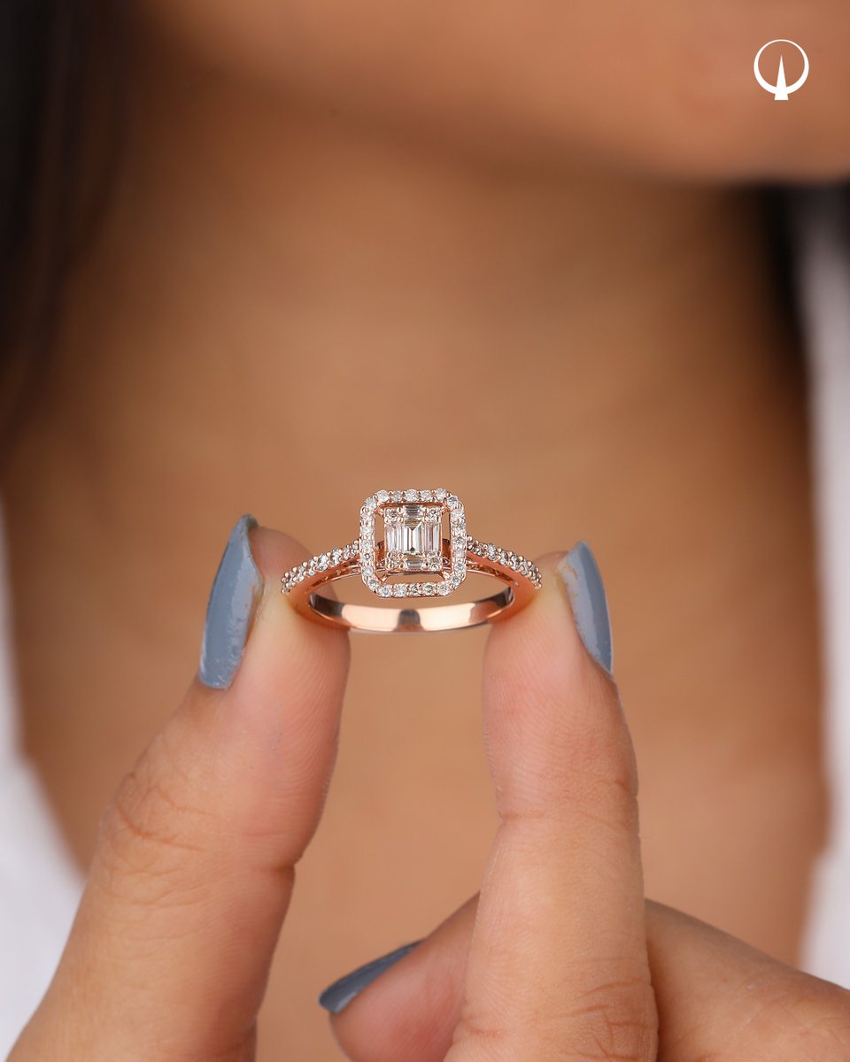 aarudiamond's tweet image. Golden elegance wrapped around your finger. Brilliant diamonds catching every light. Luxury in every detail. Designed for forever. 

#aarudiamondjewellery #aarujewels #naturaldiamondjewellery #thewowdiamondjewellery #indianjewellery #diamondjewellery #ring #diamondring