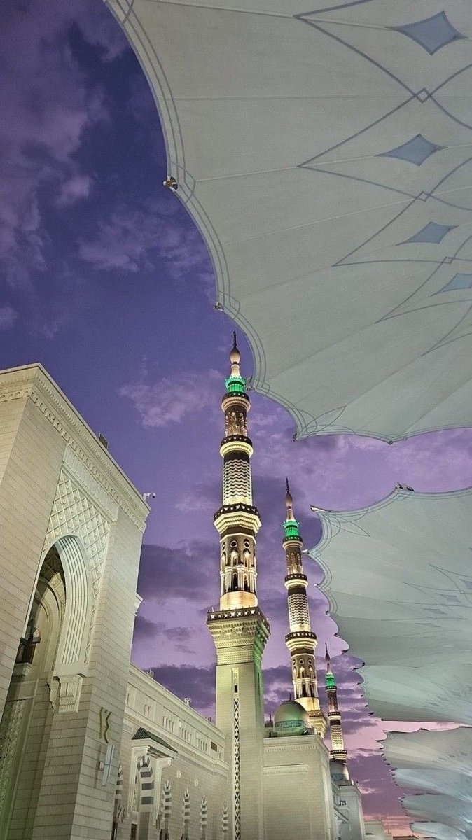 AqsaChaudhryx's tweet photo. Sunset in Medina. https://t.co/OpjKMrzcOV