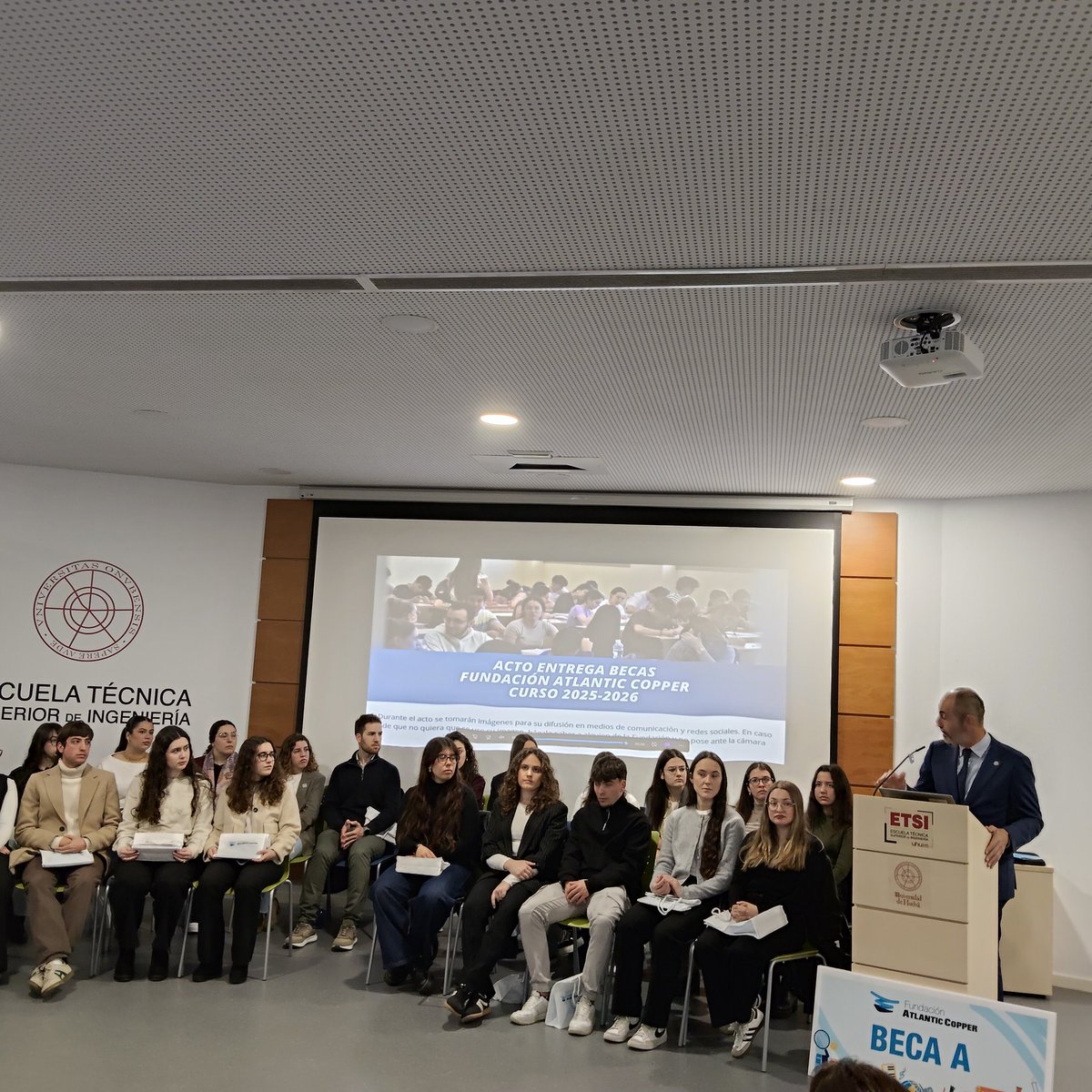 asoci3m's tweet photo. Hoy en la entrega de las becas de la Fundación Atlantic Copper. Enhorabuena a todos los estudiantes que la han conseguido y nuestra más sincera felicitación a la Fundación. https://t.co/aZSMKpzIkI