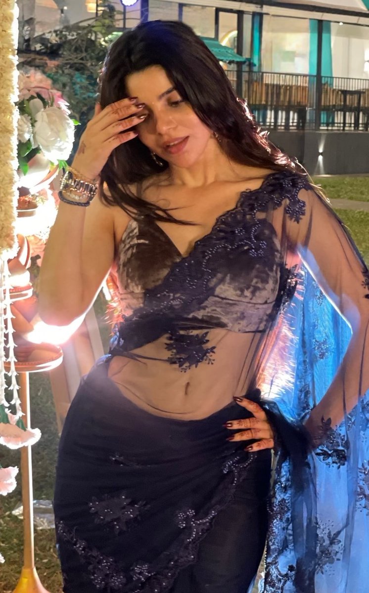 Actress_G0AT's tweet photo. Divya 🤤😋

For Hubby                                 For Ofc party https://t.co/vjMDjghlNg