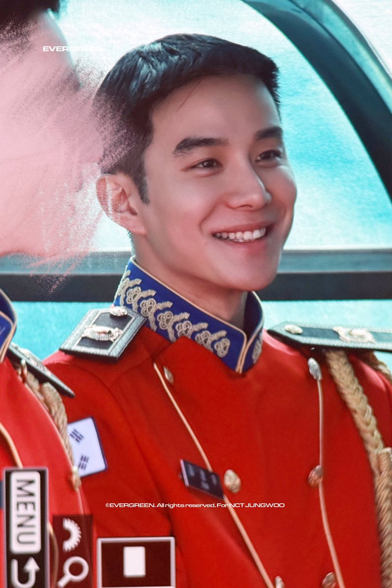 월요일 수고했어~
웃는 얼굴이 너무 좋은 일병님 보자