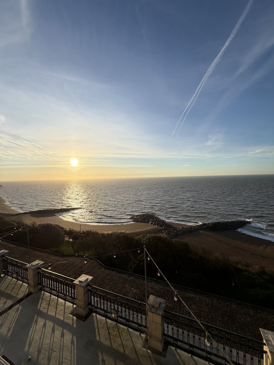 DollyHPN's tweet image. Postcards from #Folkestone 💌

Sorry for the photo spam this morning, but it’s just too beautiful not to share 📸 

#lovewhereyoulive #bythesea