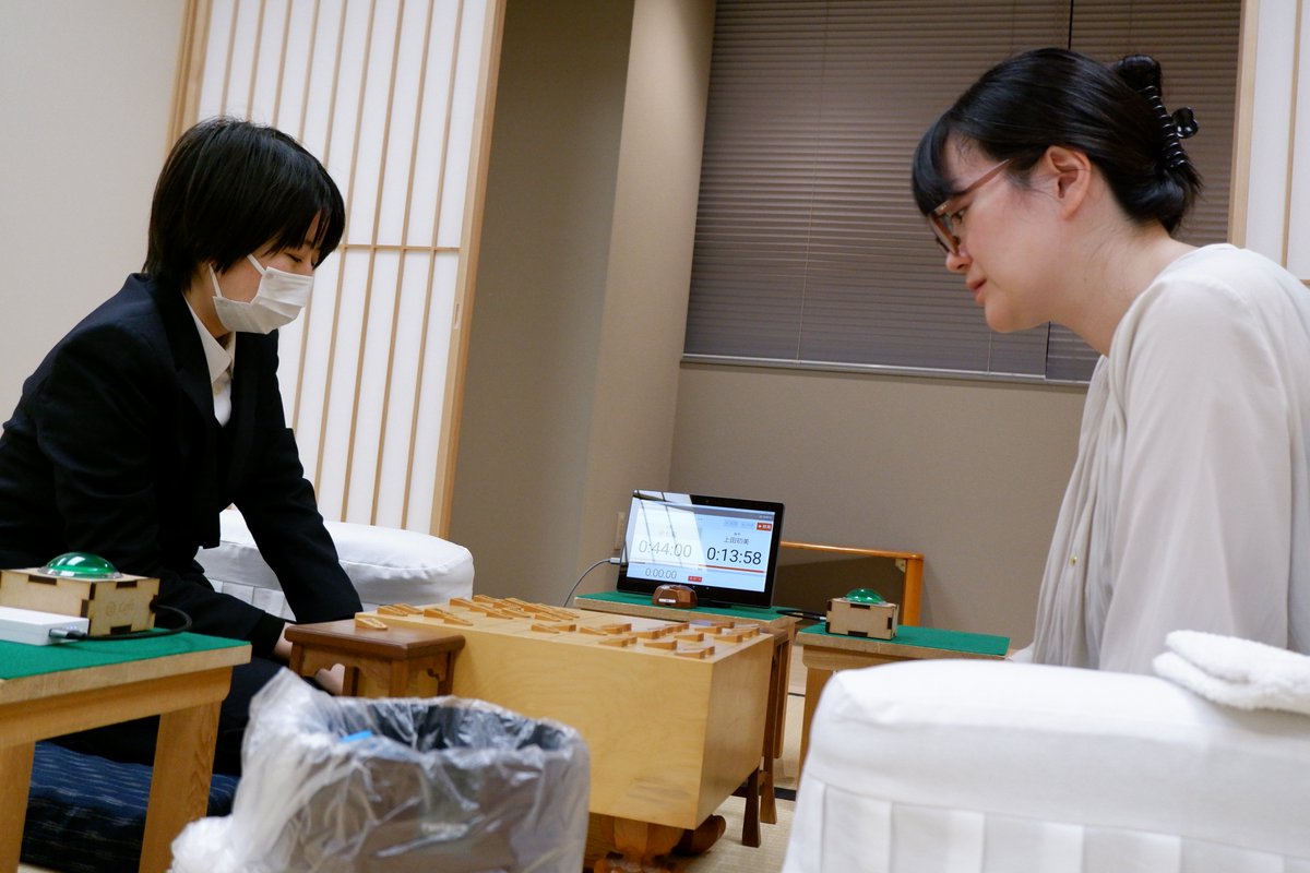 【将棋】 女流王位戦紅白リーグ5回戦紅組 中七海女流三段(3勝2敗)―上田初美女流五段(1勝4敗) 中女流三段が勝利しました。 中女流三段 ...