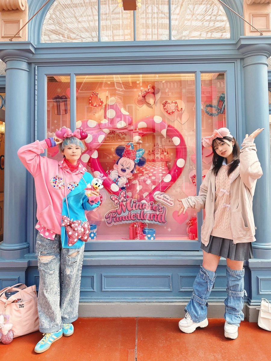 chochan4649's tweet photo. 【ミニファン●🎀●】

ミニーのファンダーランドに染まってきたヨ️🩵💗️🩷💗🩷🩵

もちろんデイジーcolorも入れて、推しは最高に可愛い💜

もん汰はリーナcolorって言うのもあるけど

ミニファンの人←と→ミニファン遊びに来た人

という解釈が面白すぎたwww https://t.co/MnnU6Zz8p9