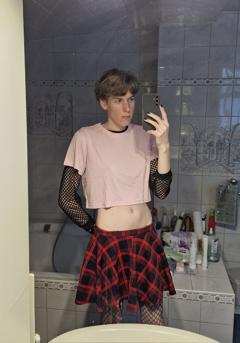 flophone tweet media