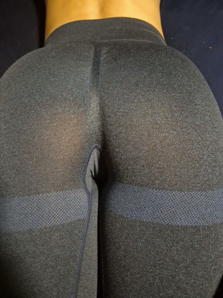 W4nn4beCuck's tweet photo. HMU if u wanna see some of my girl's sweaty stinky post gym butt! https://t.co/PZRPsYrzlg
