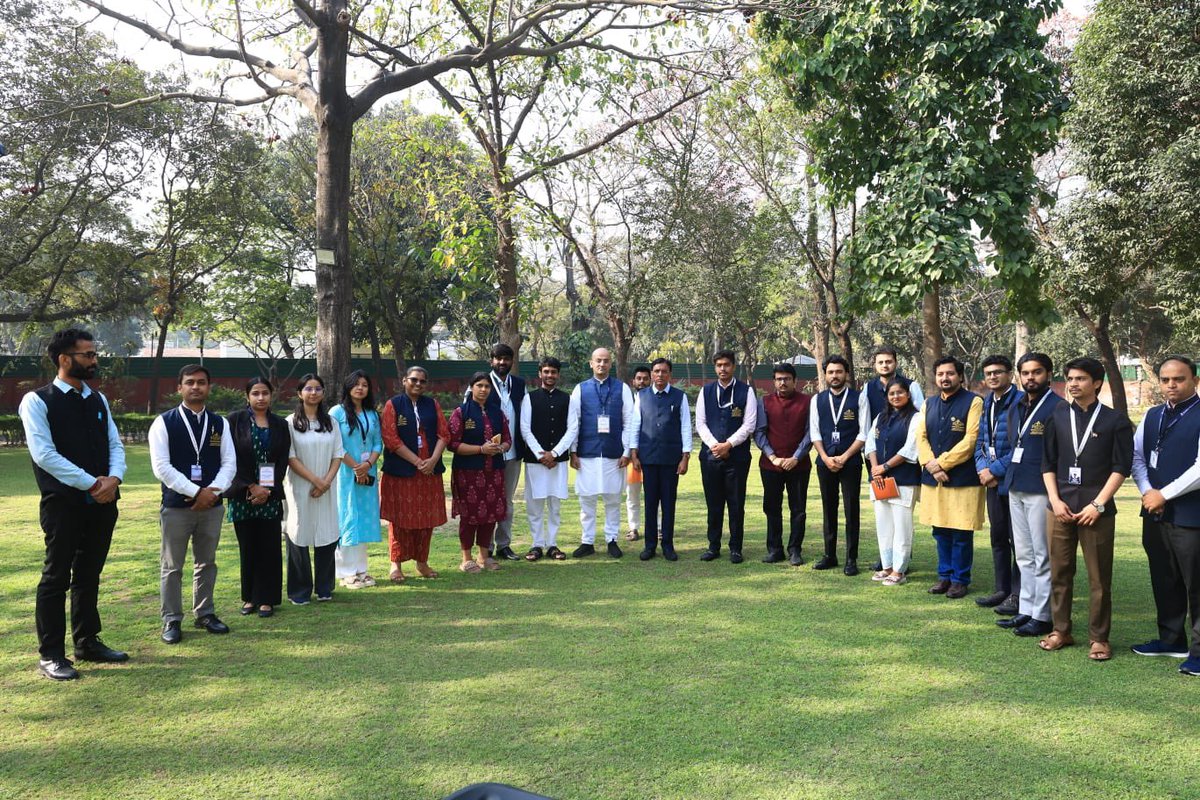Earlier today, interacted with the bright minds of Rambhau Mhalgi Prabodhini. 
This vibrant Yuva Shakti is the driving force behind our growth story and the key to building a Viksit Bharat.
