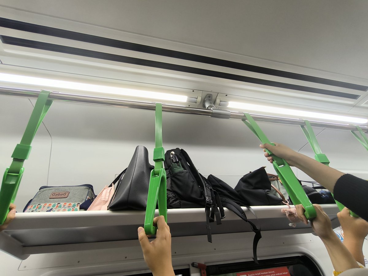 faradida tweet media