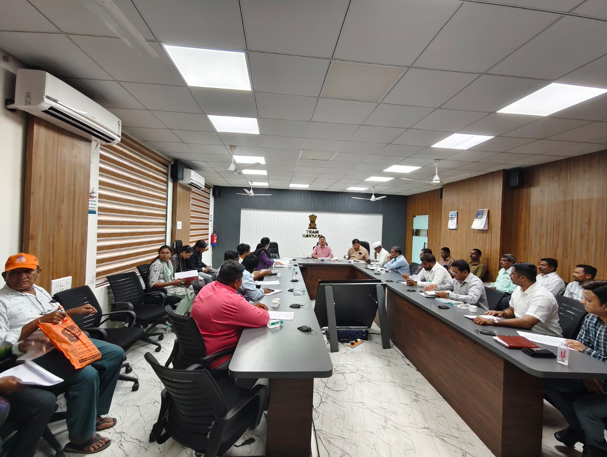 DSCWNavsari's tweet photo. તા.20/02/2026 ના રોજ માન. નિવાસી અધિક કલેકટર શ્રી, નવસારી ના અધ્યક્ષ સ્થાને રાખેલ જિલ્લા તકેદારી સમિતિ મીટિંગ,અનુ.જાતિ પેટા યોજના (SCSP) ��મલીકરણ સમિતિ તથા મેન્યુઅલ સ્કેવેંજર ની ત્રિમાસિક ડિસેમ્બર -૨૦૨૫   અંતિત મીટીંગ યોજવામાં આવી.જેમાં અમલીકરણ અધિકારીશ્રીઓ સાથે ચર્ચા કરવામાં આવી. https://t.co/YMIzPXlAeC
