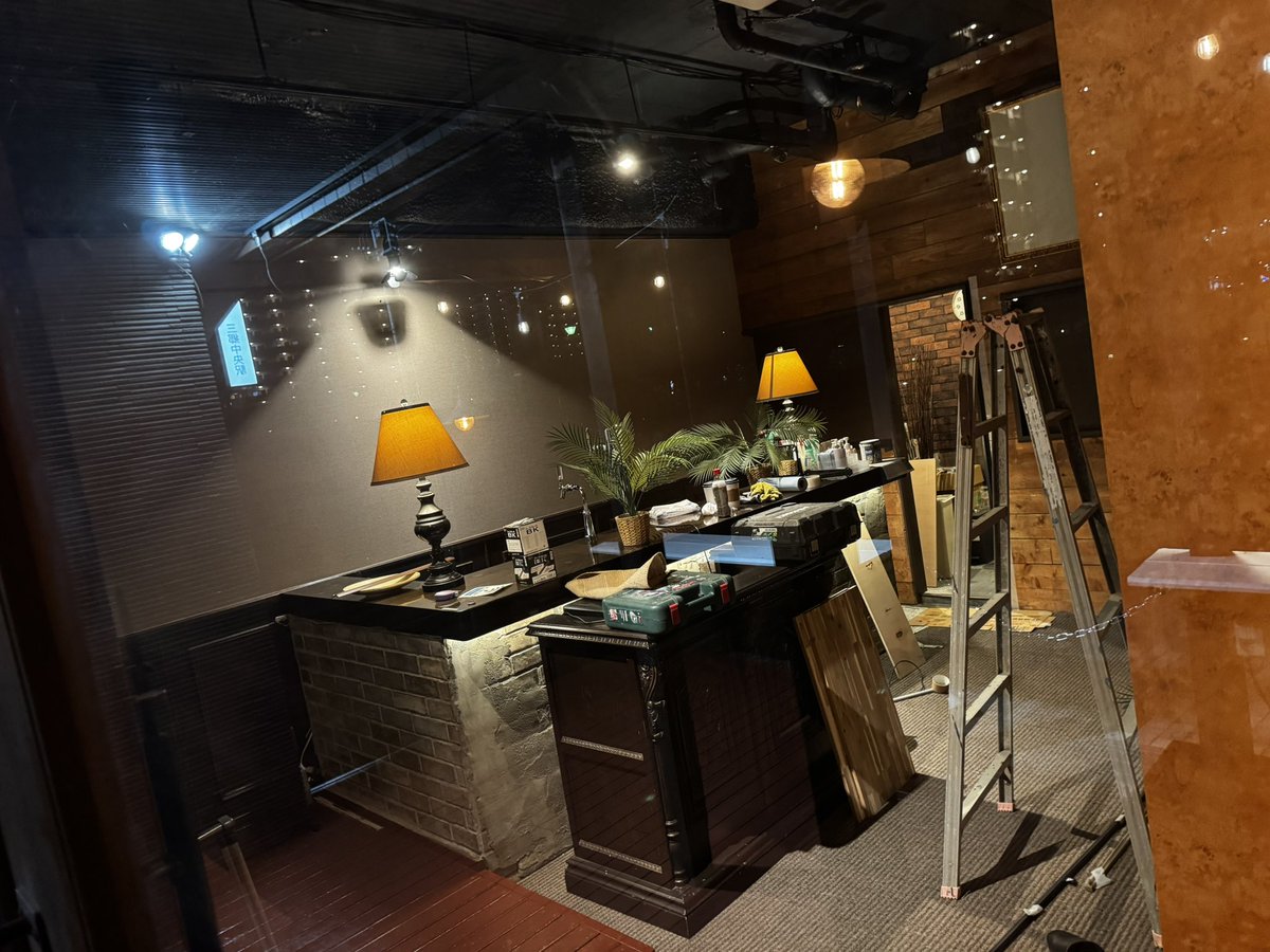 RIU_KATOU's tweet photo. 最近平日は三郷で遊び場作ってます^_^

デッキとか柱とか内装のペンキぬりぬり

ここできたらもう一店舗！

早く作って夏とかワイワイやりたいでっす★

週末は新宿のBAR ROCK INN DICEにいますんで是非に^_^ https://t.co/5lRIgD5LhY