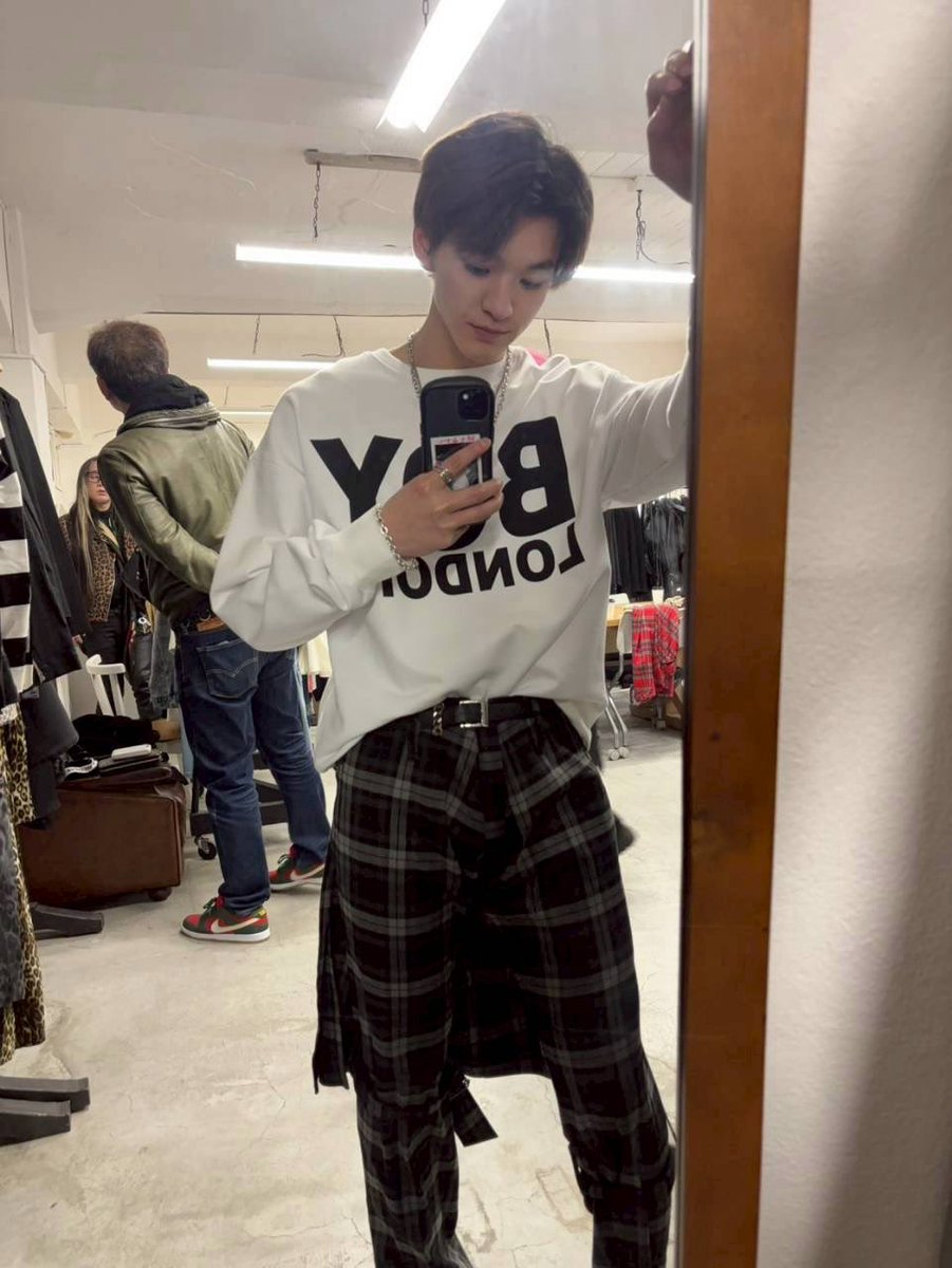 SAWAGE_1203's tweet photo. 大ニュース!
BOY LONDON様より、
今後の活動衣装をご提供いただくことになりました。
かっこいい衣装!
SAWAGEのステージを、さらに強くします。
楽しみにしててください。
社長、ヒデさん、ありがとうございました!
そして、shojiさん!
この場を作っていただき感謝です!
#BOYLONDON #SAWAGE https://t.co/PlLNiTLzJW