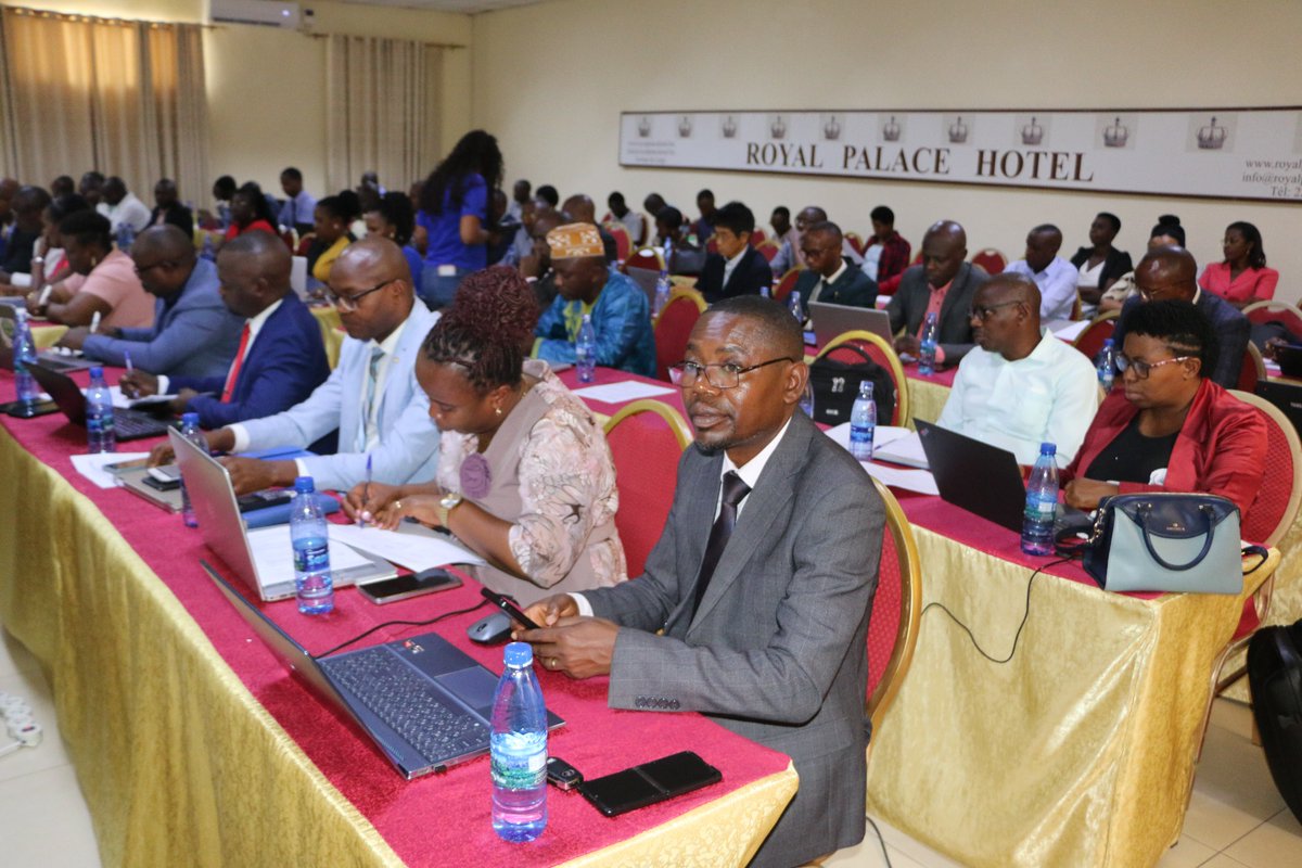 UNICEF_Burundi's tweet photo. Le 27/02, à #Bujumbura, réunion ordinaire du #CPSD, avec @msp_burundi, @UNICEF (chef de file); @WHO, @Banquemondiale, @AFD_France, @jica_direct_en, @EnabelauBurundi &amp; @gavi, etc. 
Priorités : vaccin HPV, lutte contre #choléra &amp; renforcement d’un système de santé + résilient au 🇧🇮 https://t.co/ycGsvoUiwa