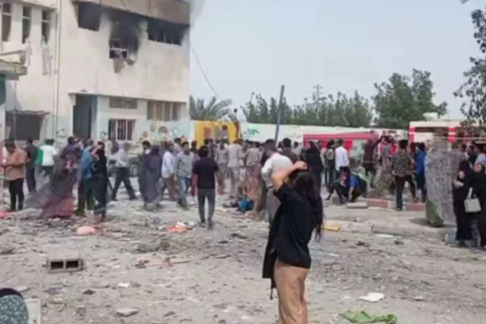 ALLAH İRAN HALKININ YANINDA OLSUN

Ey Sünni kardeşim!
İran İsrail/ABD savaşına sünnilik pencerenden bakma! Müslüman pencerenden bak!
Sünnilik pencerenden bakarsan İsrail ve ABD destekçisi olman kaçınılmazdır. 

Ey Şii kardeşim!
İsrail ve ABD ile savaşırken şii yanlarınla değil,