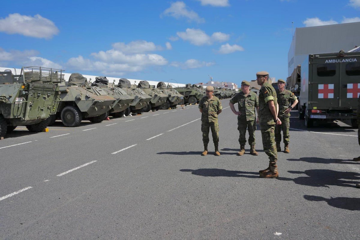 MCANA_ET's tweet photo. ¡Buenos días!🌞Comenzamos un nuevo mes y lo hacemos con la visita al Regimiento de Infantería “Soria” 9  #BRICANXVI del general de brigada Angosto Gomis, subdirector de Gestión Logística, acompañado del coronel Núñez, jefe del Centro de Gestión del Apoyo Logístico.
@MCANA_ET🇪🇦 https://t.co/xaMBYhnx4m