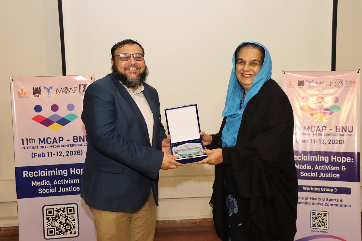 MomentumPR's tweet photo. @MomentumPR proudly participated as #communication partner for 11th MCAP-BNU International #Media #Conference held at @BNULahore

To appreciate MPR #TeamWork, MCAP &amp; @SmcBnu presented momento at a special ceremony to team #MometnumPR 

@HasanZuberi @muhammedrzza @zeeshanzaighum https://t.co/UrxOxDrtTi
