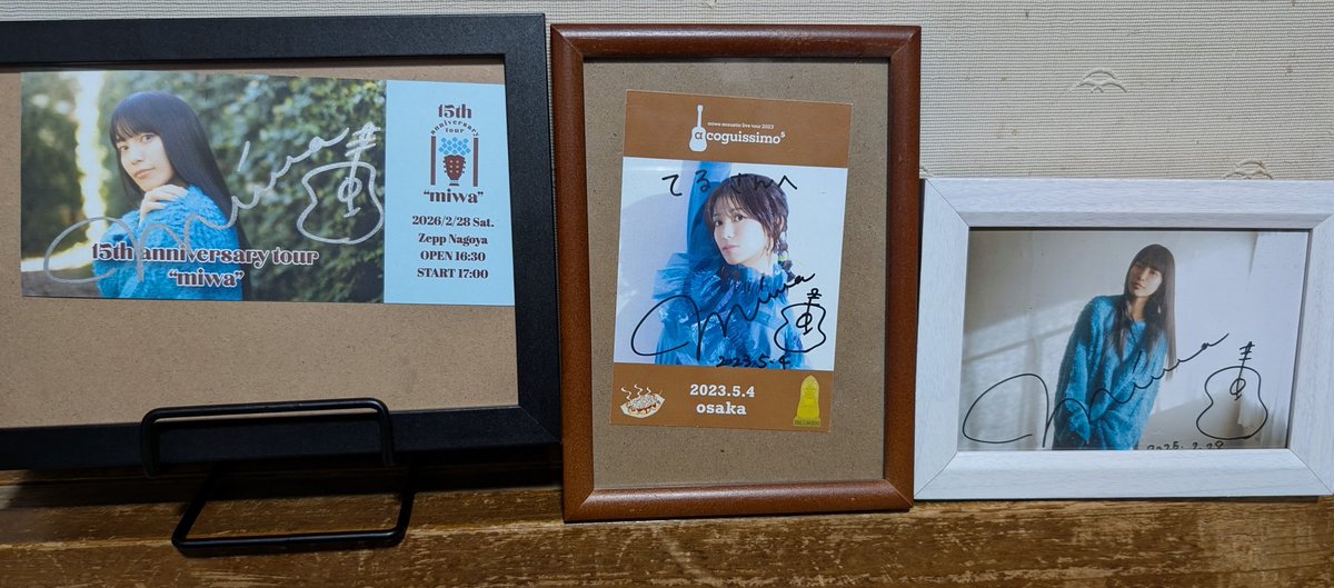 ピクチャーチケットも額に入れた。この直筆サインの並び、我ながら